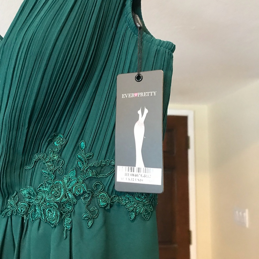NWT - Stunning Emerald Green Chiffon Dress | Size US 10